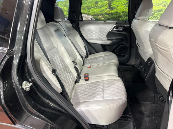 2022 Mitsubishi OUTLANDER PHEV 5LA-GN0W (UW-6a37555633c3c)[29]