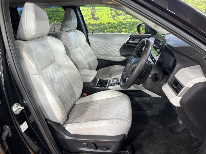 2022 Mitsubishi OUTLANDER PHEV 5LA-GN0W (UW-6a37555633c3c)[26]