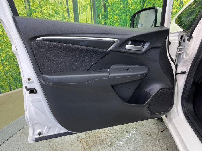2013 Honda Fit Hybrid DAA-GP5 (UW-6a375559451e6)[21]