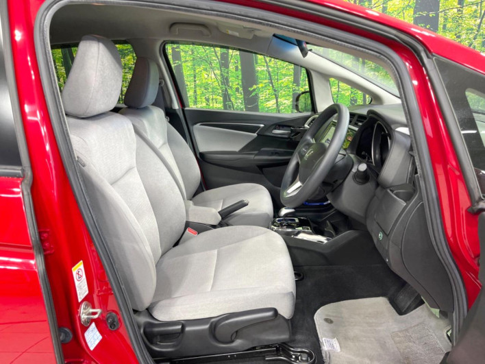 2015 Honda Fit Hybrid DAA-GP5 (UW-6a375559c3294)[29]