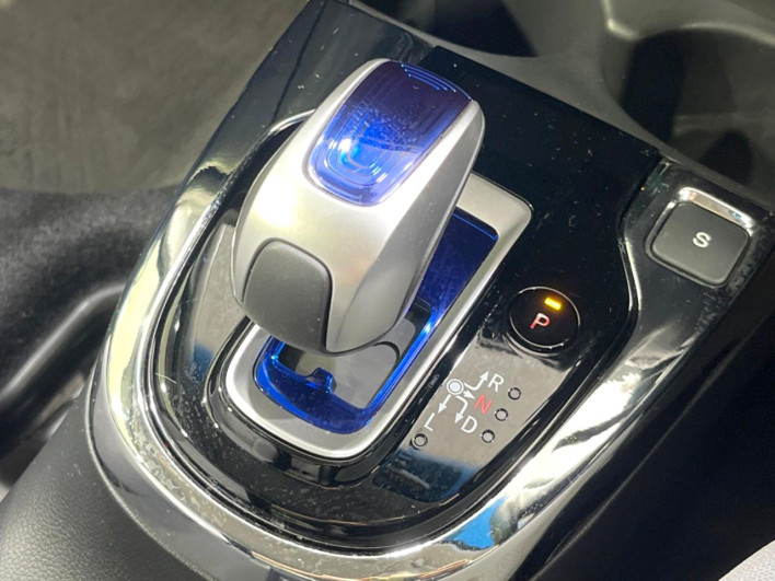 2015 Honda Fit Hybrid DAA-GP5 (UW-6a375559c3294)[16]