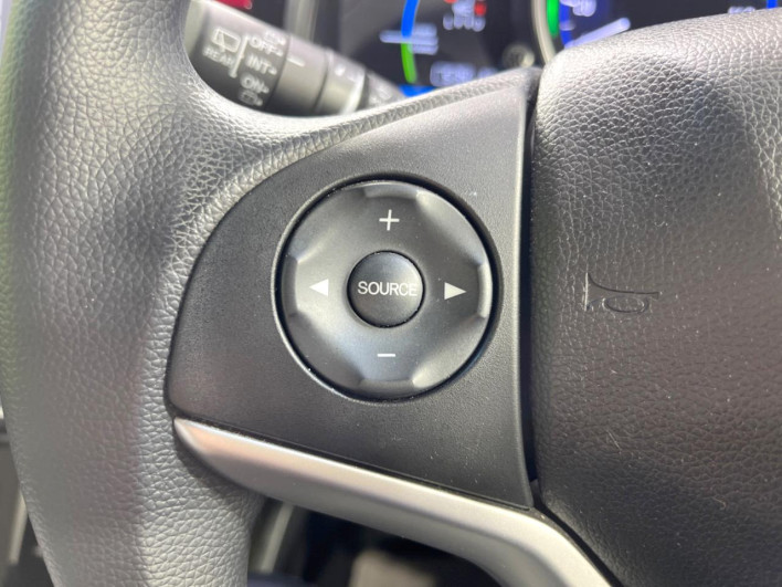 2015 Honda Fit Hybrid DAA-GP5 (UW-6a375559c3294)[14]