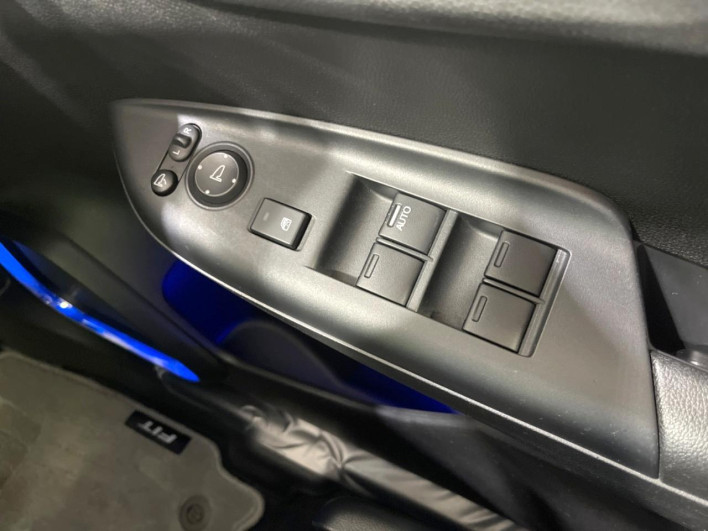 2015 Honda Fit Hybrid DAA-GP5 (UW-6a375559c3294)[10]