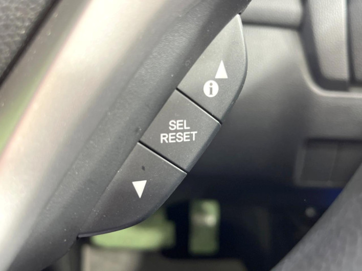 2015 Honda Fit Hybrid DAA-GP5 (UW-6a375559c3294)[15]