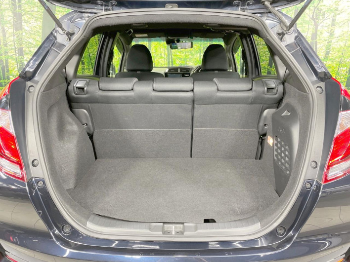 2017 Honda Fit Hybrid DAA-GP6 (UW-6a37555a4663c)[4]