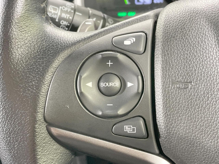 2017 Honda Fit Hybrid DAA-GP6 (UW-6a37555a4663c)[29]