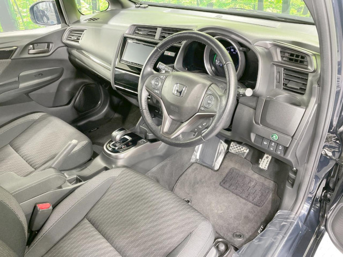 2017 Honda Fit Hybrid DAA-GP6 (UW-6a37555a4663c)[11]