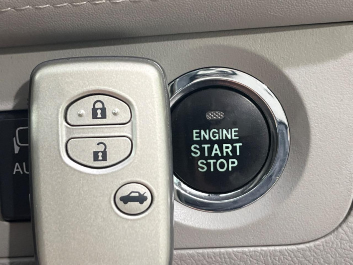 2012 Toyota Crown DBA-GRS203 (UW-6a37555e0f9e7)[14]