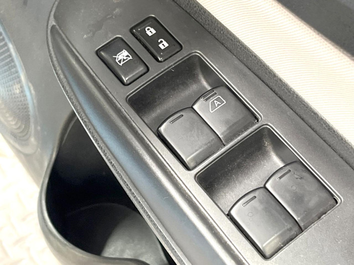 2017 Nissan Note DAA-HE12 (UW-6a37556c71284)[26]