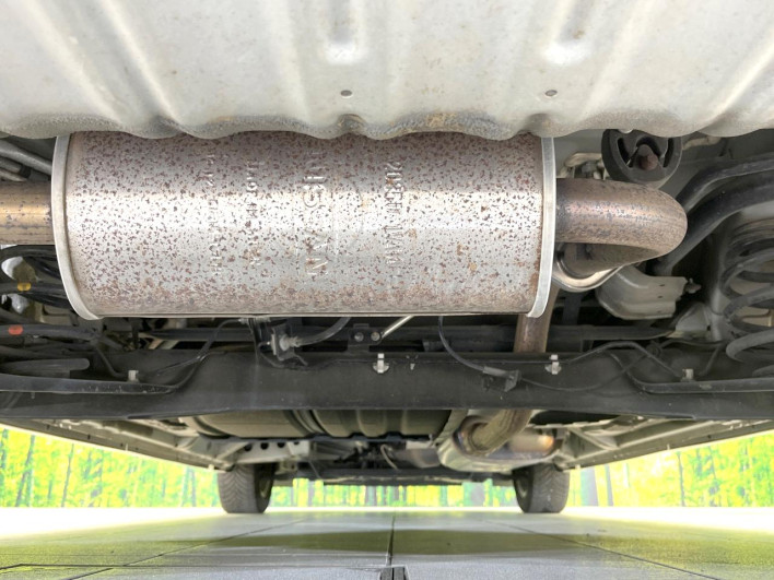 2015 Nissan Serena DAA-HFC26 (UW-6a3755745042f)[28]