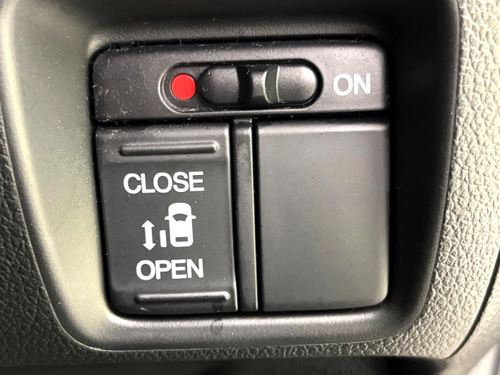 2016 Honda N-BOX CUSTOM DBA-JF1 (UW-6a3755875f33b)[8]