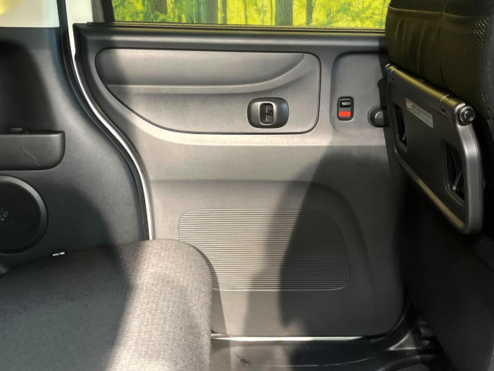 2017 Honda N-BOX CUSTOM DBA-JF1 (UW-6a3755879a2e2)[26]