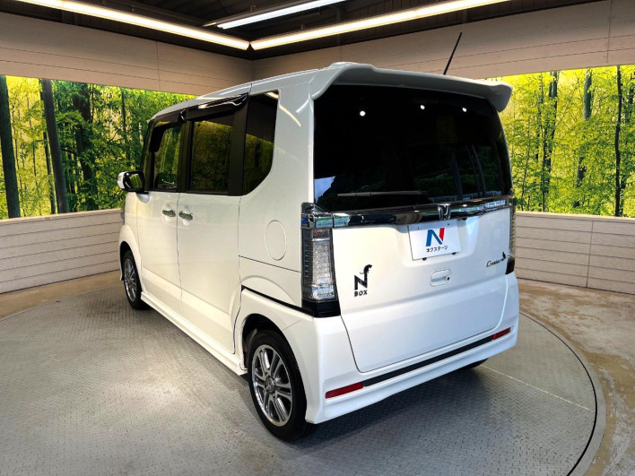 2017 Honda N-BOX CUSTOM DBA-JF1 (UW-6a3755879a2e2)[12]