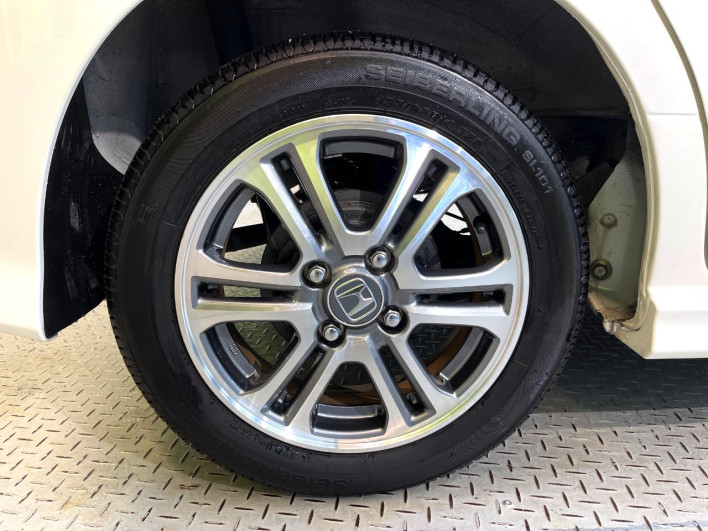 2017 Honda N-BOX CUSTOM DBA-JF1 (UW-6a3755879a2e2)[18]
