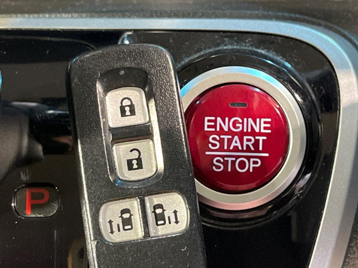 2012 Honda N-BOX CUSTOM DBA-JF1 (UW-6a37558928add)[26]