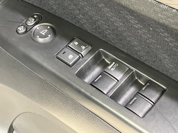 2012 Honda N-BOX CUSTOM DBA-JF1 (UW-6a37558928add)[25]