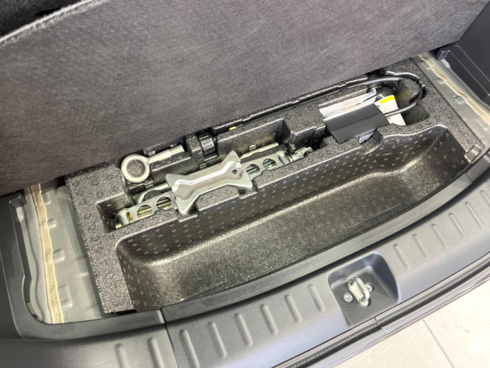 2014 Honda N-BOX CUSTOM DBA-JF1 (UW-6a375589bea5f)[29]