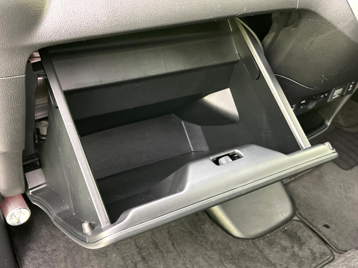 2016 Honda N-BOX CUSTOM DBA-JF1 (UW-6a37558af3af6)[11]