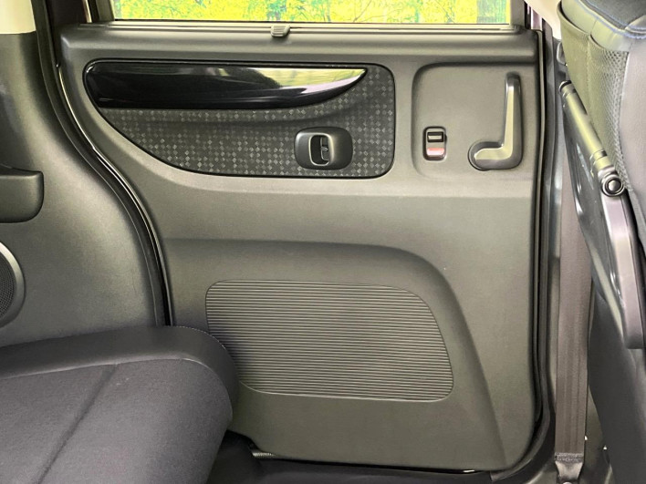 2016 Honda N-BOX CUSTOM DBA-JF1 (UW-6a37558af3af6)[23]