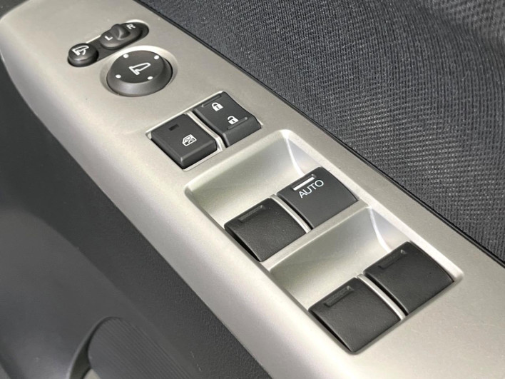 2016 Honda N-BOX CUSTOM DBA-JF1 (UW-6a37558af3af6)[25]
