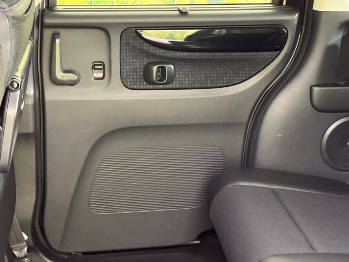2016 Honda N-BOX CUSTOM DBA-JF1 (UW-6a37558af3af6)[13]
