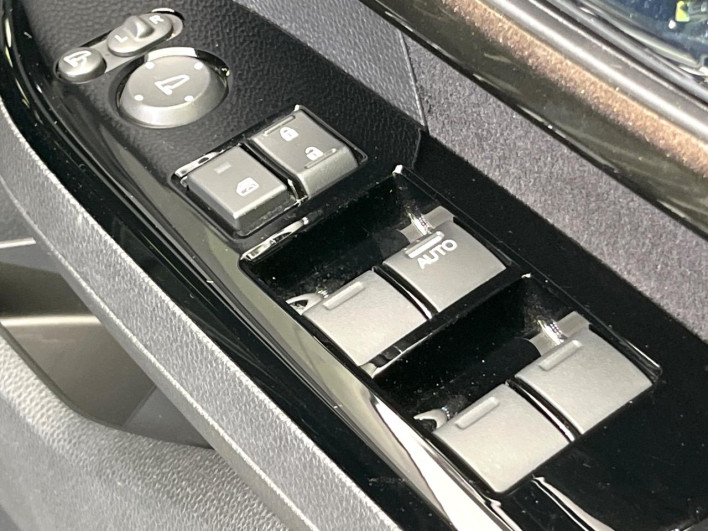2019 Honda N-BOX CUSTOM DBA-JF3 (UW-6a375594b737e)[23]