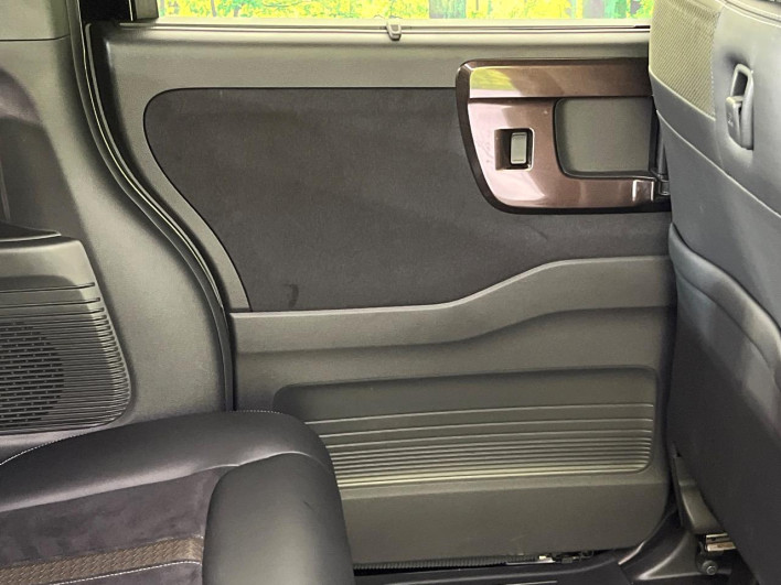 2019 Honda N-BOX CUSTOM DBA-JF3 (UW-6a375594b737e)[18]