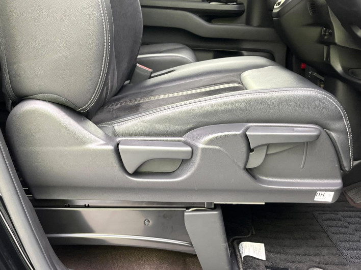 2019 Honda N-BOX CUSTOM DBA-JF3 (UW-6a375594b737e)[24]