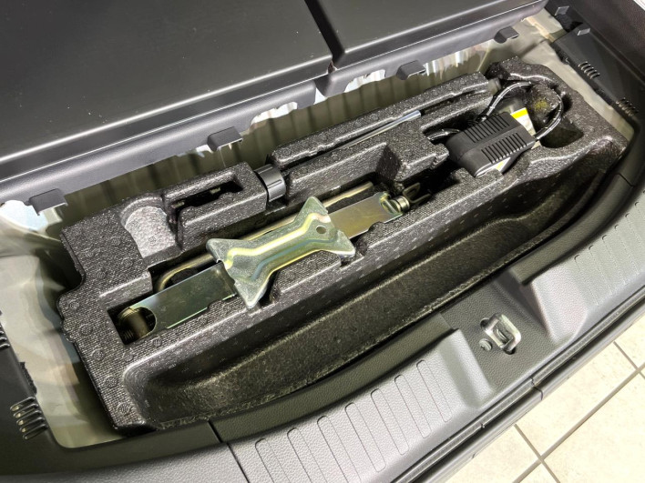 2019 Honda N-BOX CUSTOM DBA-JF3 (UW-6a375594b737e)[9]