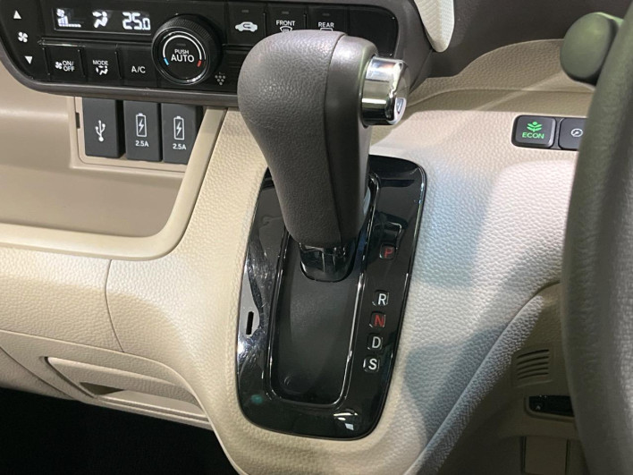 2019 Honda N-BOX DBA-JF3 (UW-6a375594bd18e)[13]