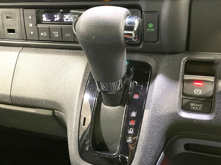 2024 Honda N-BOX CUSTOM 6BA-JF5 (UW-6a3755a0df4cd)[13]