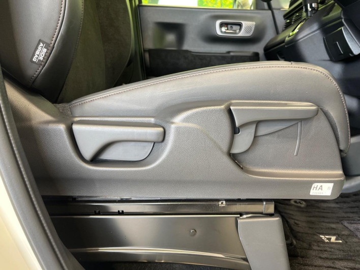 2024 Honda N-BOX CUSTOM 6BA-JF5 (UW-6a3755aa079c0)[29]