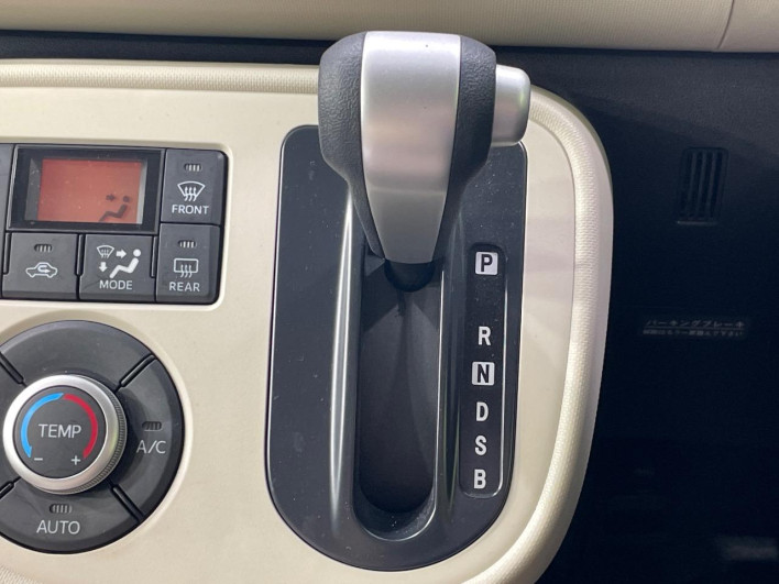 2015 Daihatsu Mira Cocoa DBA-L675S (UW-6a3755c8ec497)[14]