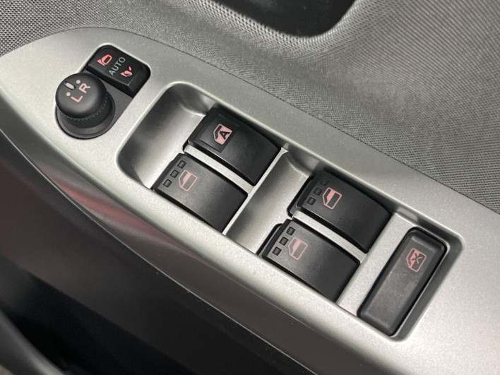 2015 Daihatsu Cast DBA-LA250S (UW-6a3755ce6a037)[15]