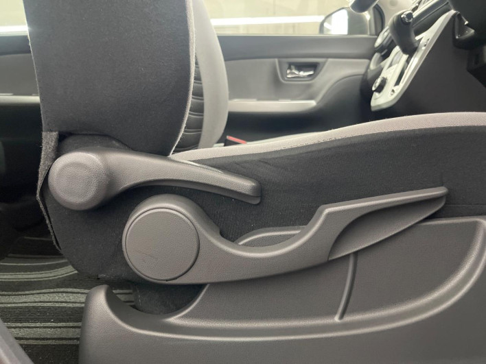 2015 Daihatsu Cast DBA-LA250S (UW-6a3755ce6a037)[16]
