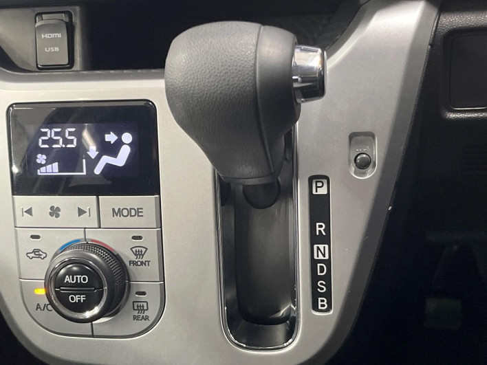 2015 Daihatsu Cast DBA-LA250S (UW-6a3755ce6a037)[22]