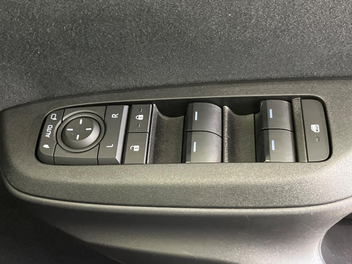 2025 Toyota Yaris Cross 5BA-MXPB15 (UW-6a37564edebbc)[22]
