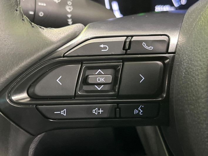 2025 Toyota Yaris Cross 5BA-MXPB15 (UW-6a37564edebbc)[20]