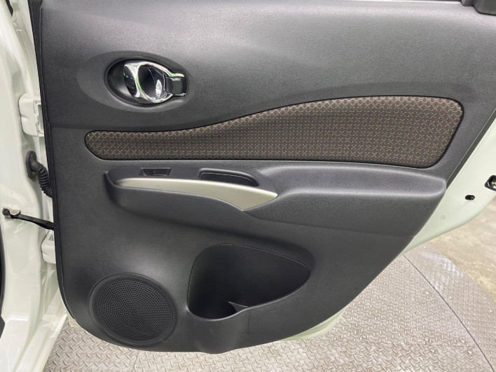 2016 Nissan Note DBA-NE12 (UW-6a37567a26bde)[13]