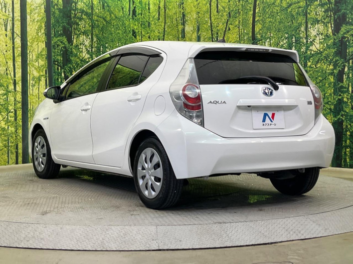 2013 Toyota Aqua DAA-NHP10 (UW-6a37567aa7311)[6]