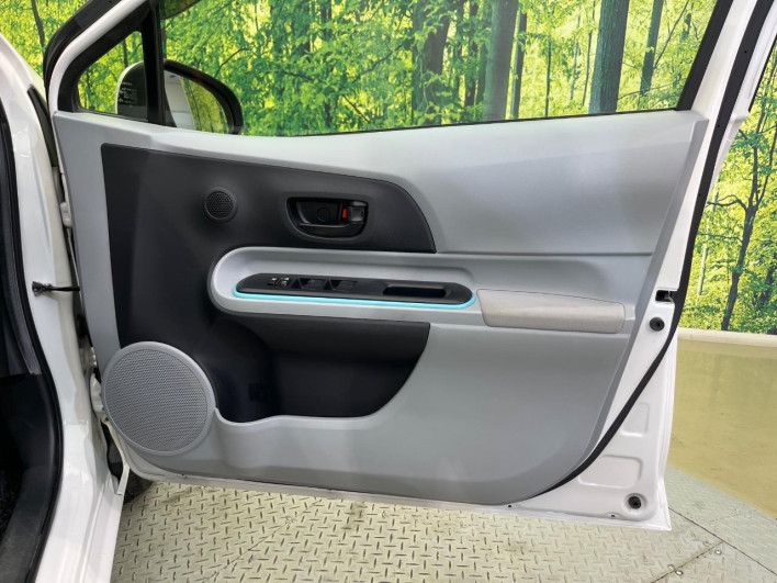 2013 Toyota Aqua DAA-NHP10 (UW-6a37567aa7311)[24]