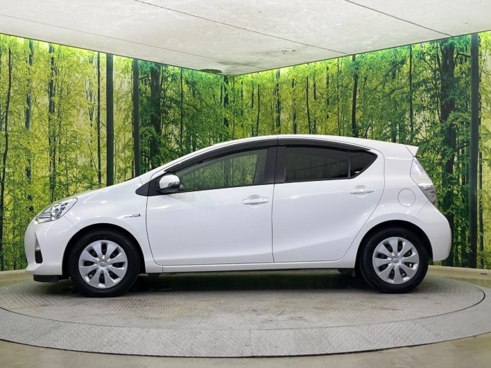 2013 Toyota Aqua DAA-NHP10 (UW-6a37567aa7311)[7]