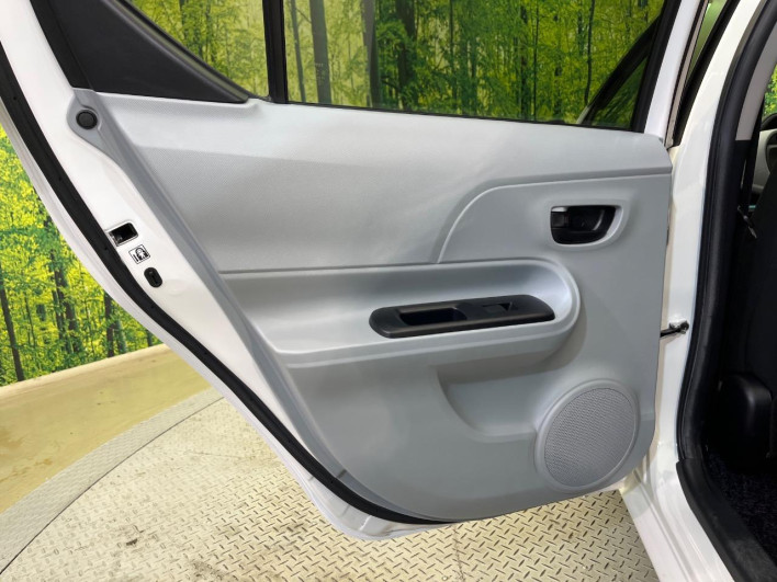 2013 Toyota Aqua DAA-NHP10 (UW-6a37567aa7311)[22]