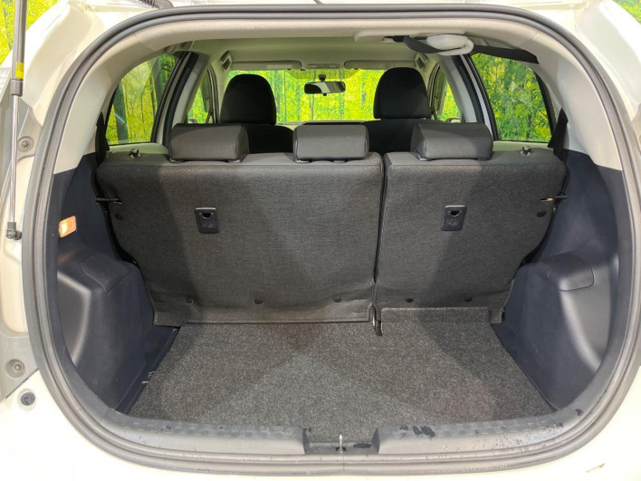 2013 Toyota Aqua DAA-NHP10 (UW-6a37567aa7311)[17]