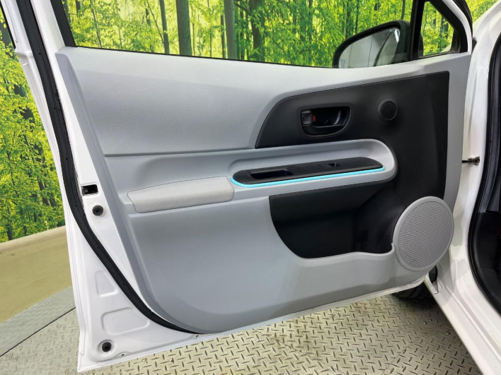 2013 Toyota Aqua DAA-NHP10 (UW-6a37567aa7311)[21]