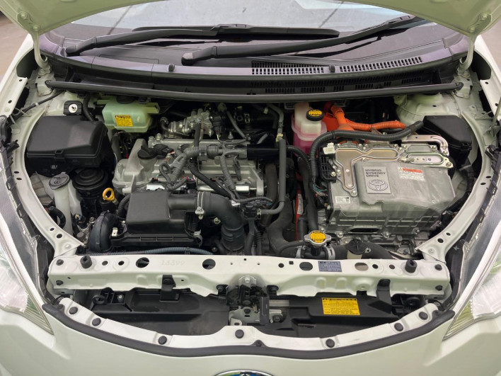 2013 Toyota Aqua DAA-NHP10 (UW-6a37567aa7311)[4]