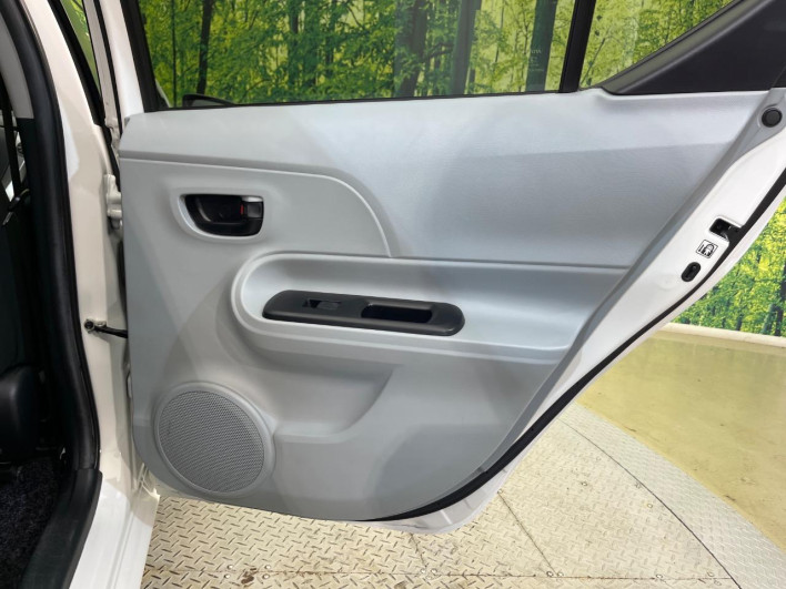 2013 Toyota Aqua DAA-NHP10 (UW-6a37567aa7311)[25]