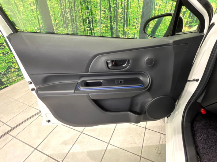 2015 Toyota Aqua DAA-NHP10 (UW-6a37567be03b1)[26]