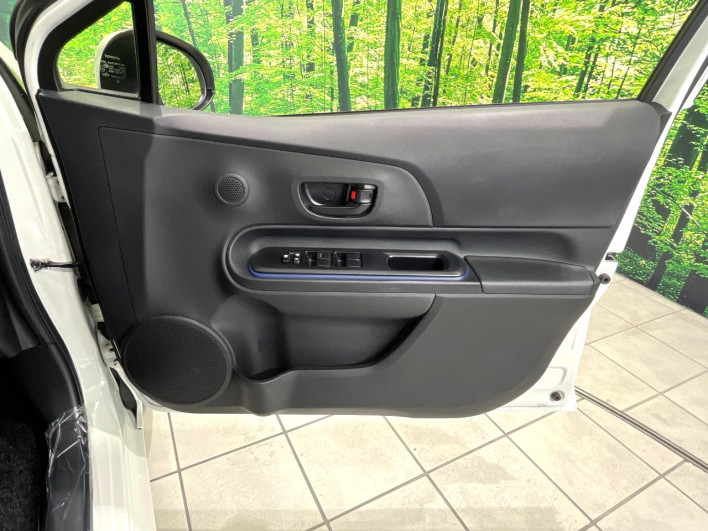 2015 Toyota Aqua DAA-NHP10 (UW-6a37567be03b1)[28]