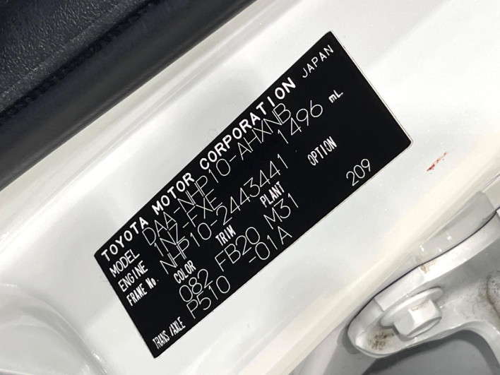 2015 Toyota Aqua DAA-NHP10 (UW-6a37567be03b1)[1]